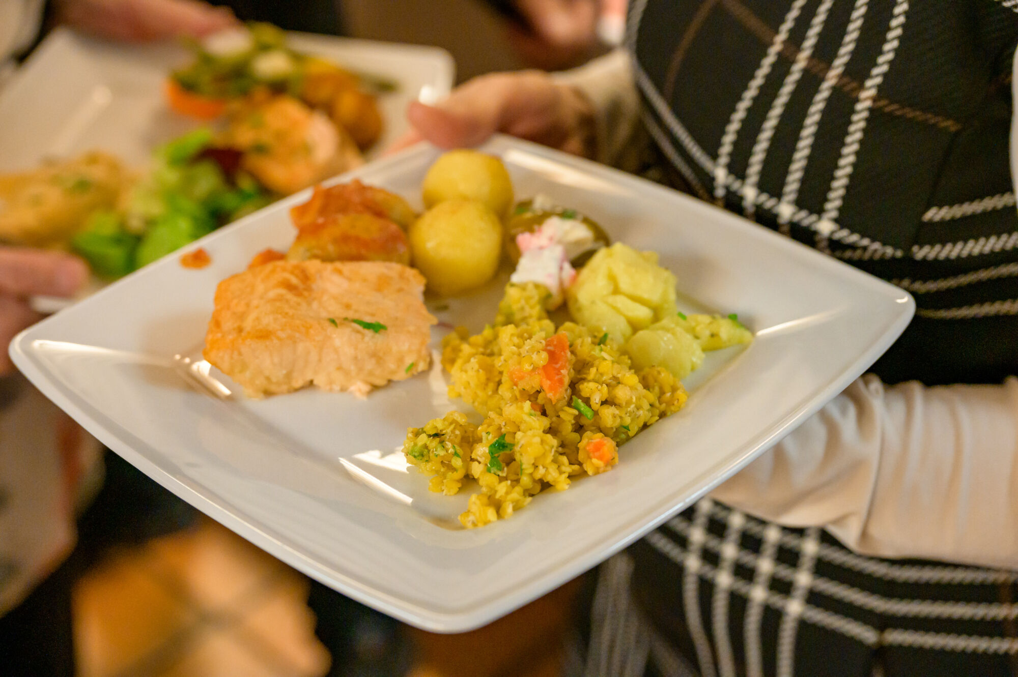 Teller mit Lachs und Gnocci