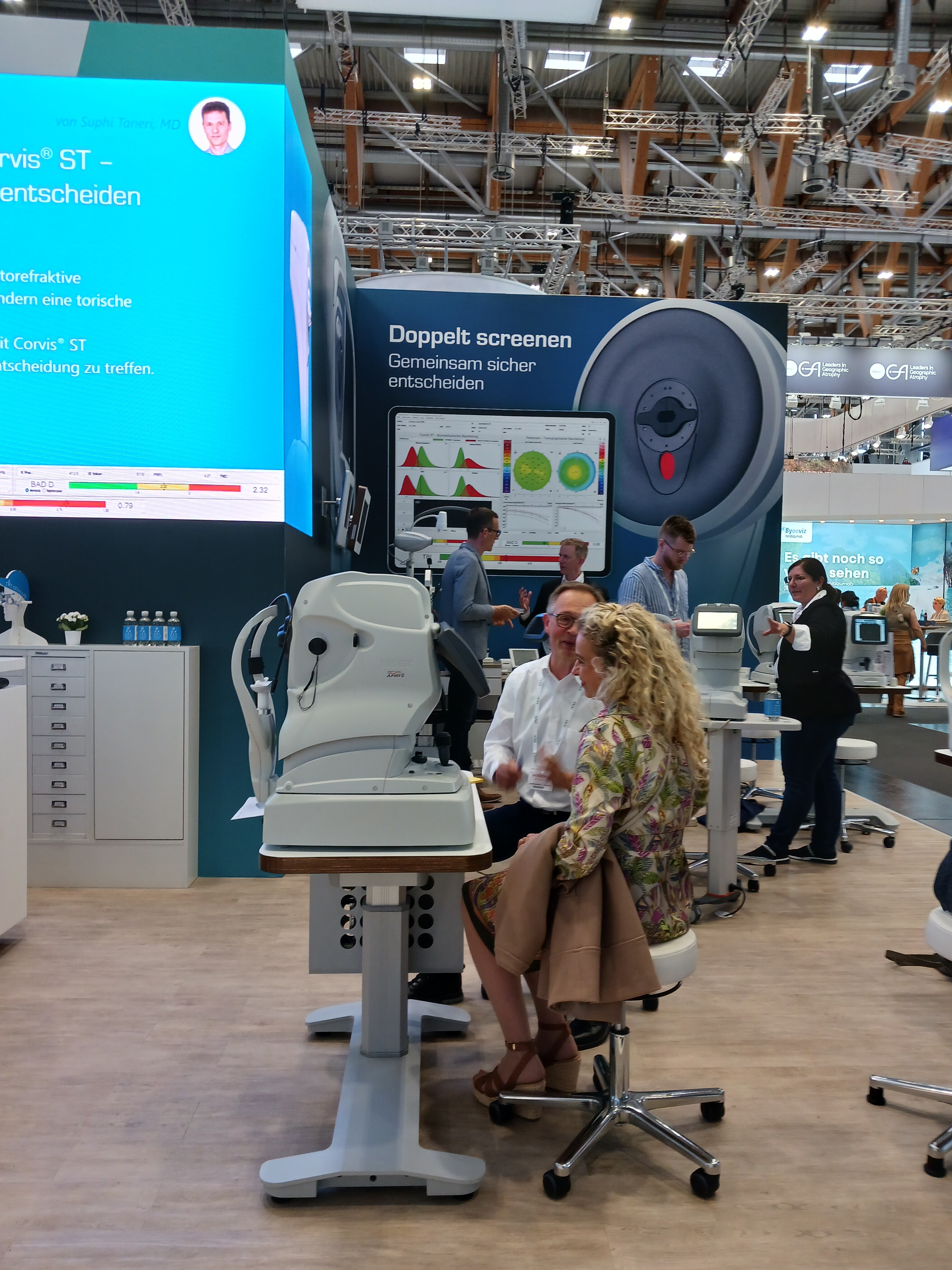 Beratungsgespräche am OCULUS Stand.